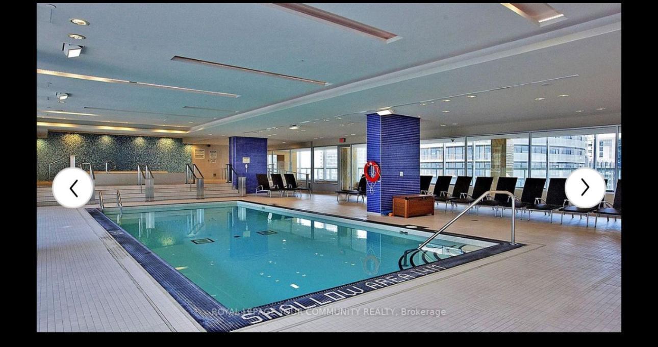 2-Bdrm And 1 Den 3 Bed Condo With 2 Bath - Walking Distance To Scotiabank Arena, Cn Tower, Union Station, Ripleys With Free Parking Toronto Exteriör bild